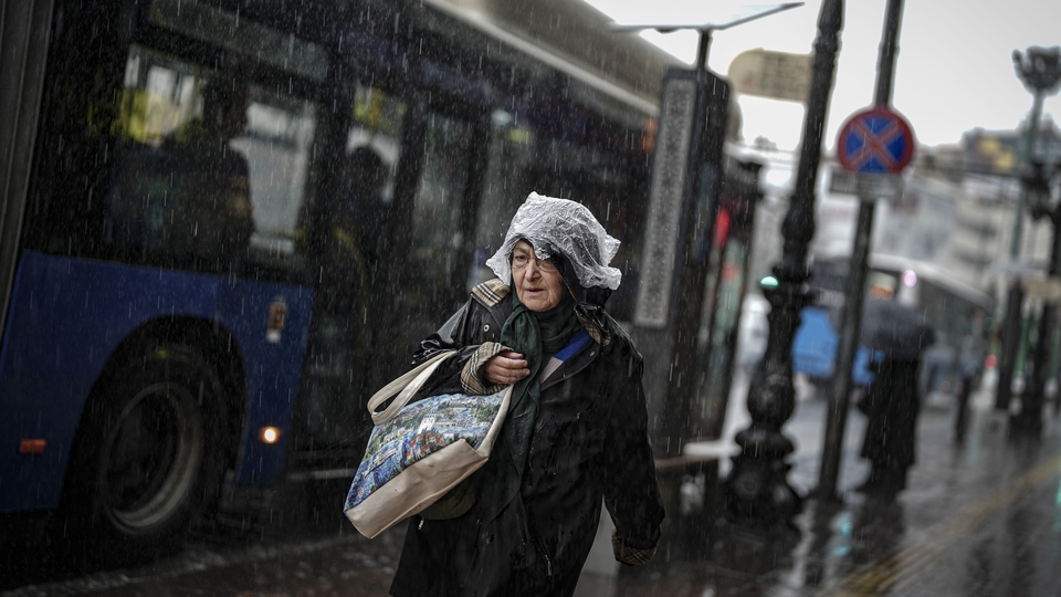 Sağanak yağmur uyarısı! Lodos var, sıcaklıklar artıyor