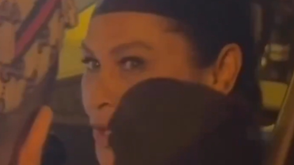 "Hiçbir şeyin yoksa neden evleniyorsun?"