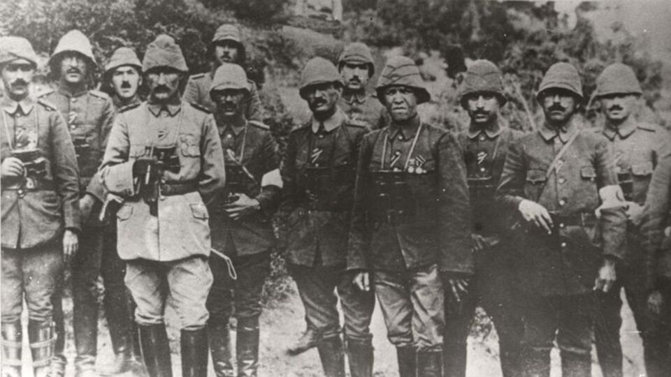 Atatürk'e sunuldu: Siperler içerisinde ölmediğime teessüf ediyorum