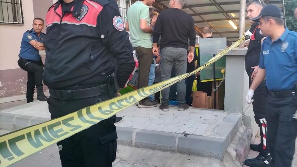 Eski eşini alt geçitte vurarak öldürdü