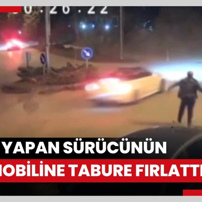 Drift yapan sürücünün otomobiline tabure fırlattı