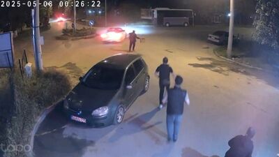 Drift yapan sürücüye tabure fırlattı