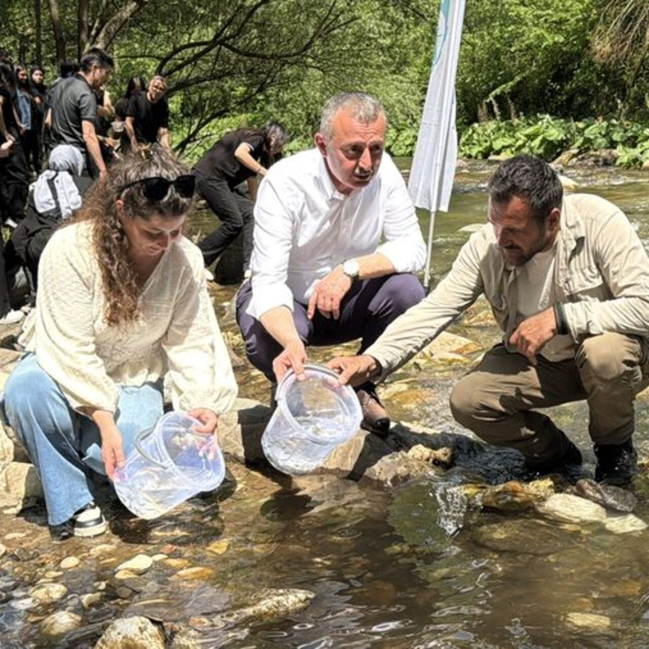 Kocaeli'de dereye 8 alabalık yavrusu bırakıldı