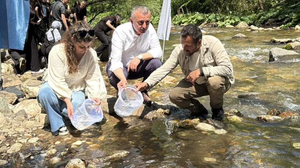 Kocaeli'de dereye 8 alabalık yavrusu bırakıldı