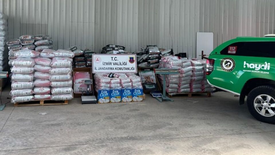 14 ton sahte kedi, köpek maması ele geçirildi