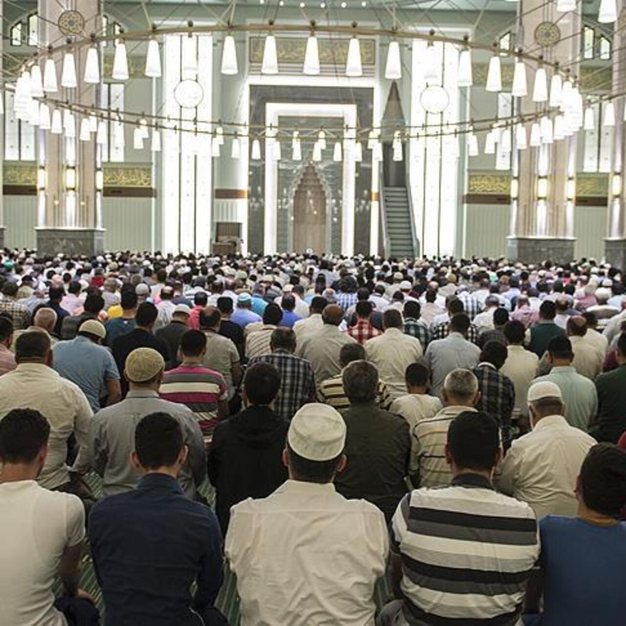 Cuma namazı saatleri açıklandı!