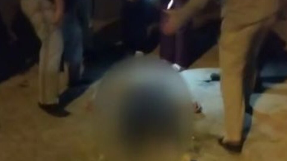 Eski nişanlısının elinde bıçak gören kadın, balkondan atladı