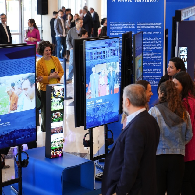 'Yaşayan Anlar: 25 Yılın Retrospektifi'
