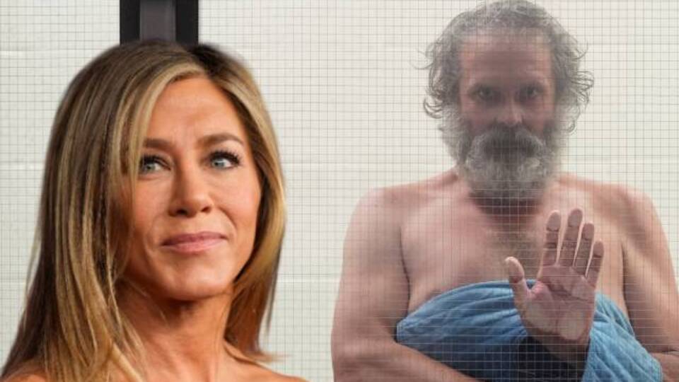 Mahkemeye üstü çıplak çıktı