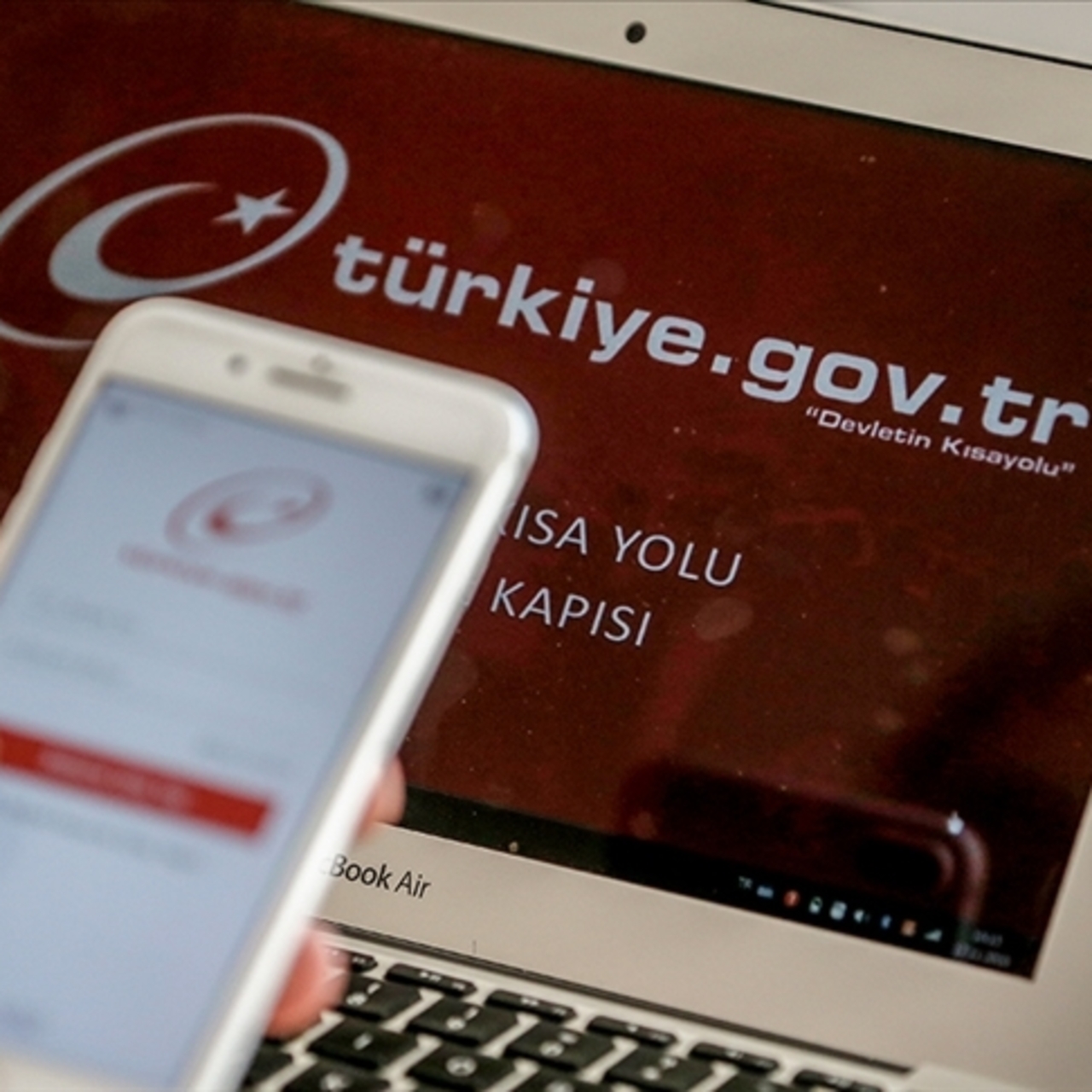 e-Devlet'ten kira sözleşmesi hizmeti emlakçıların da kullanımına açıldı