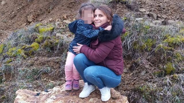 Yol kenarındaki 2 çocuk annesini ezip kaçtı! Bu nasıl vicdan?