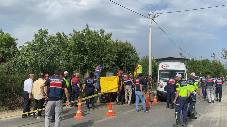 Traktörle motosiklet çarpıştı: 3 ölü