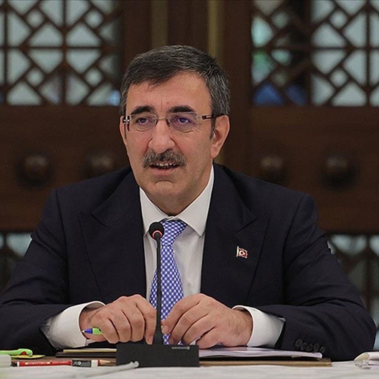 Cumhurbaşkanı Yardımcısı Yılmaz, Burhan Özdemir'i kutladı