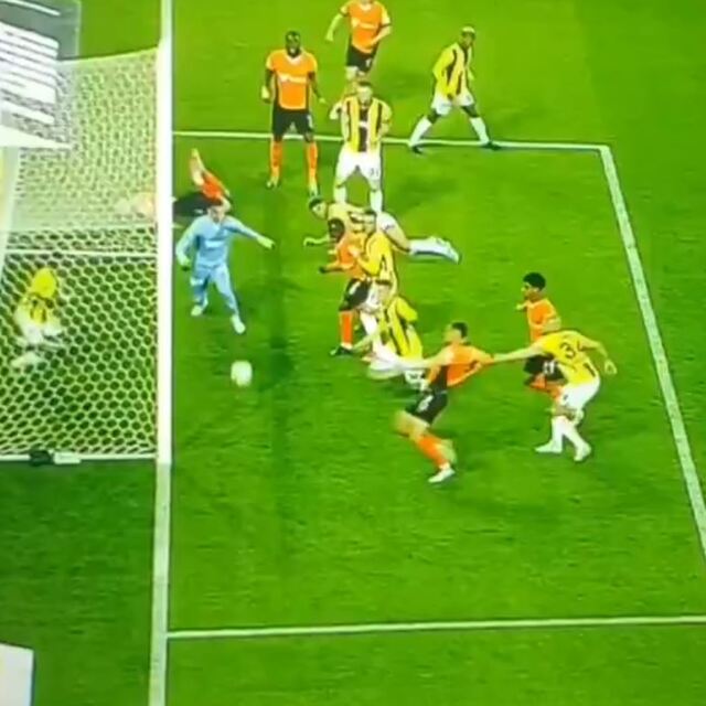 Başakşehir'de penaltı kararı!