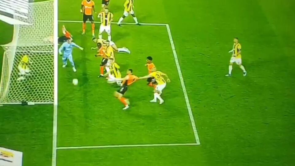 Başakşehir'de penaltı kararı!