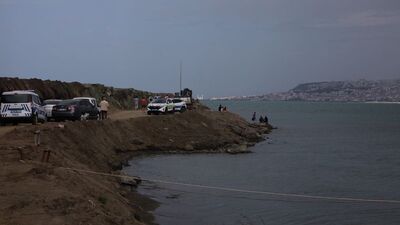 Denize giren 2 arkadaştan 1'i boğuldu