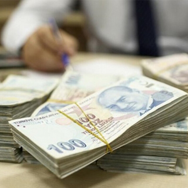 Çalışan emeklinin maaşı düşer mi?