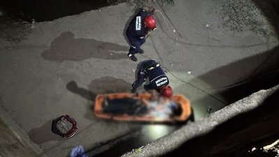 5 metre yüksekten düşerek yaralandı