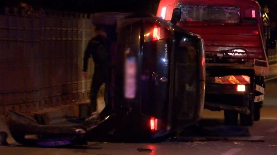 Kaldırıma çarpan otomobildeki kadın öldü