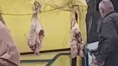 Adana'da sokakta et satışına tepki