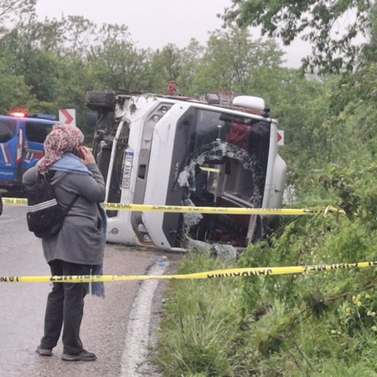 Tur otobüsü devrildi: 2'si ağır 18 yaralı!