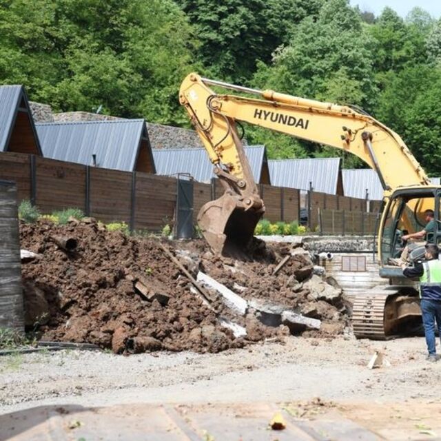 Kartepe'de bungalovlar yıkıldı