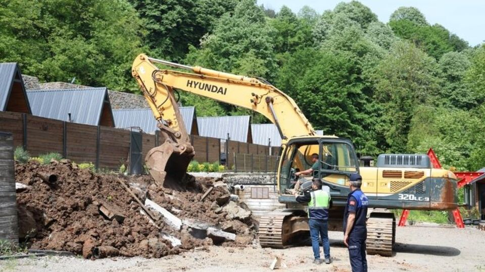 Kartepe'de bungalovlar yıkıldı