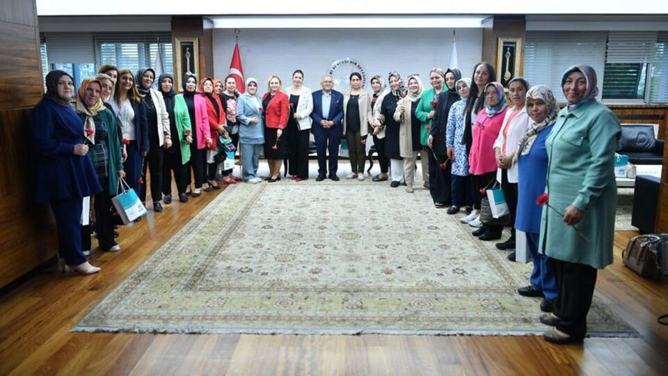 Başkan Büyükkılıç, muhtarların Anneler Gününü kutladı