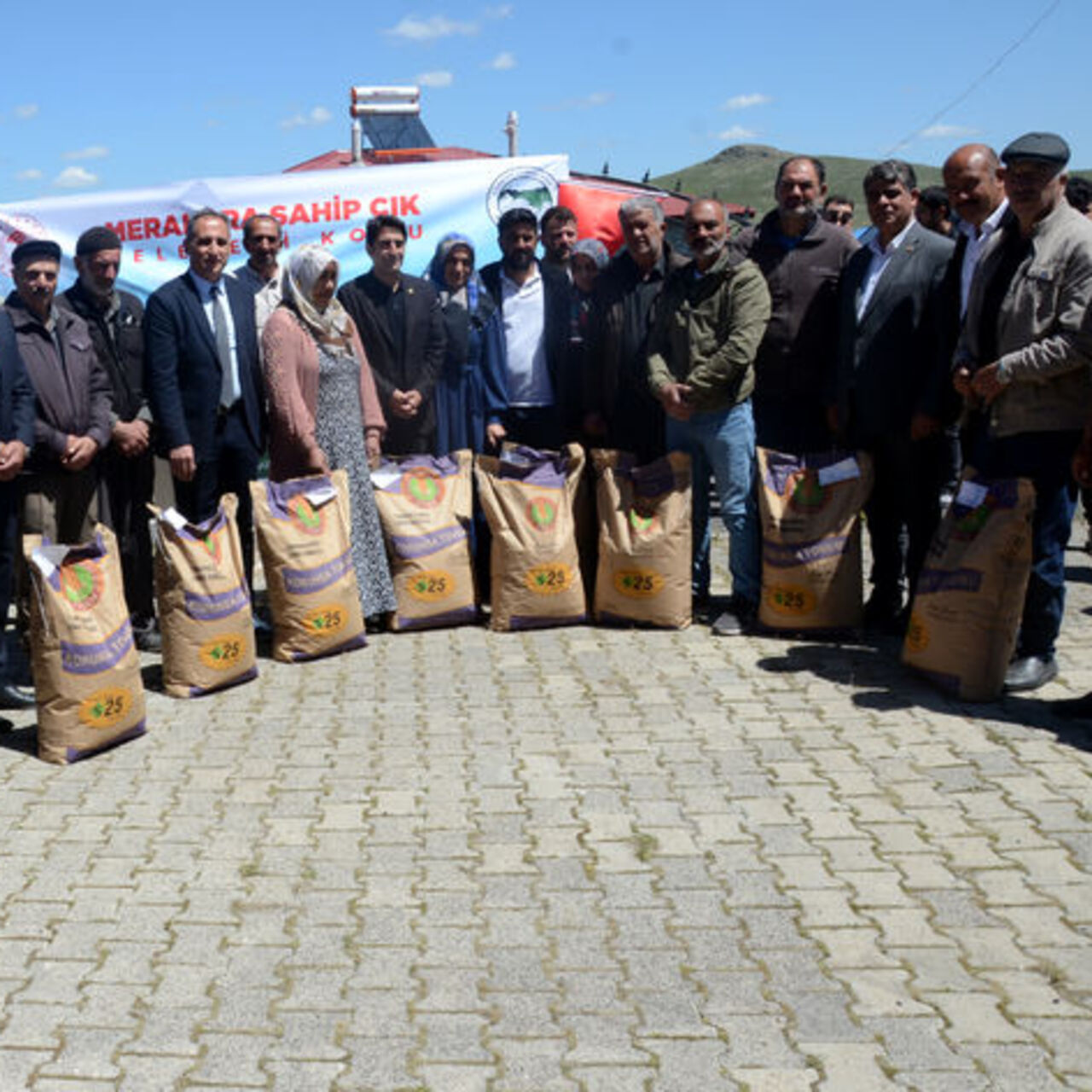 Kars'ta mera ıslahı için "korunga" dağıtıldı