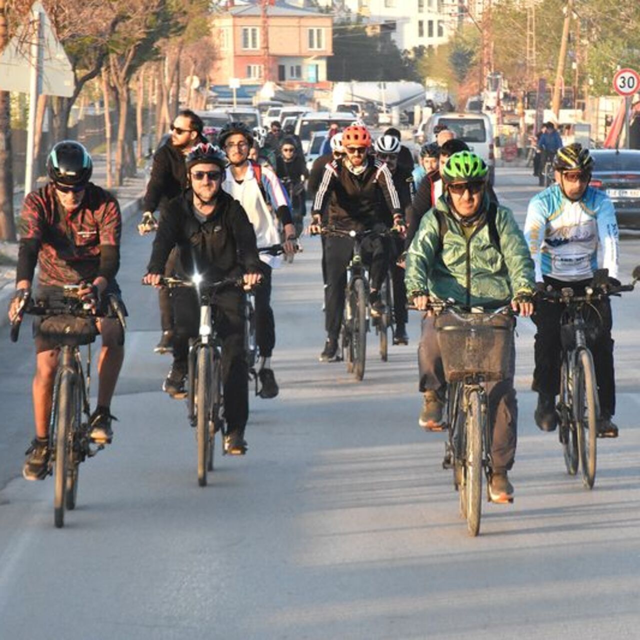 Van'da öğretmenler 3 yıldır sağlık için pedal çeviriyor