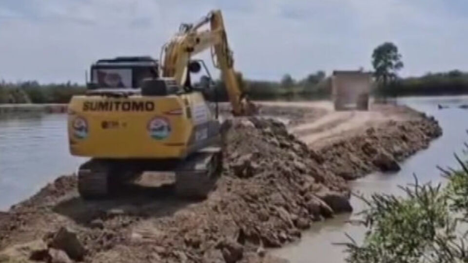 Meriç'e deniz suyu karışmaması için set çekildi