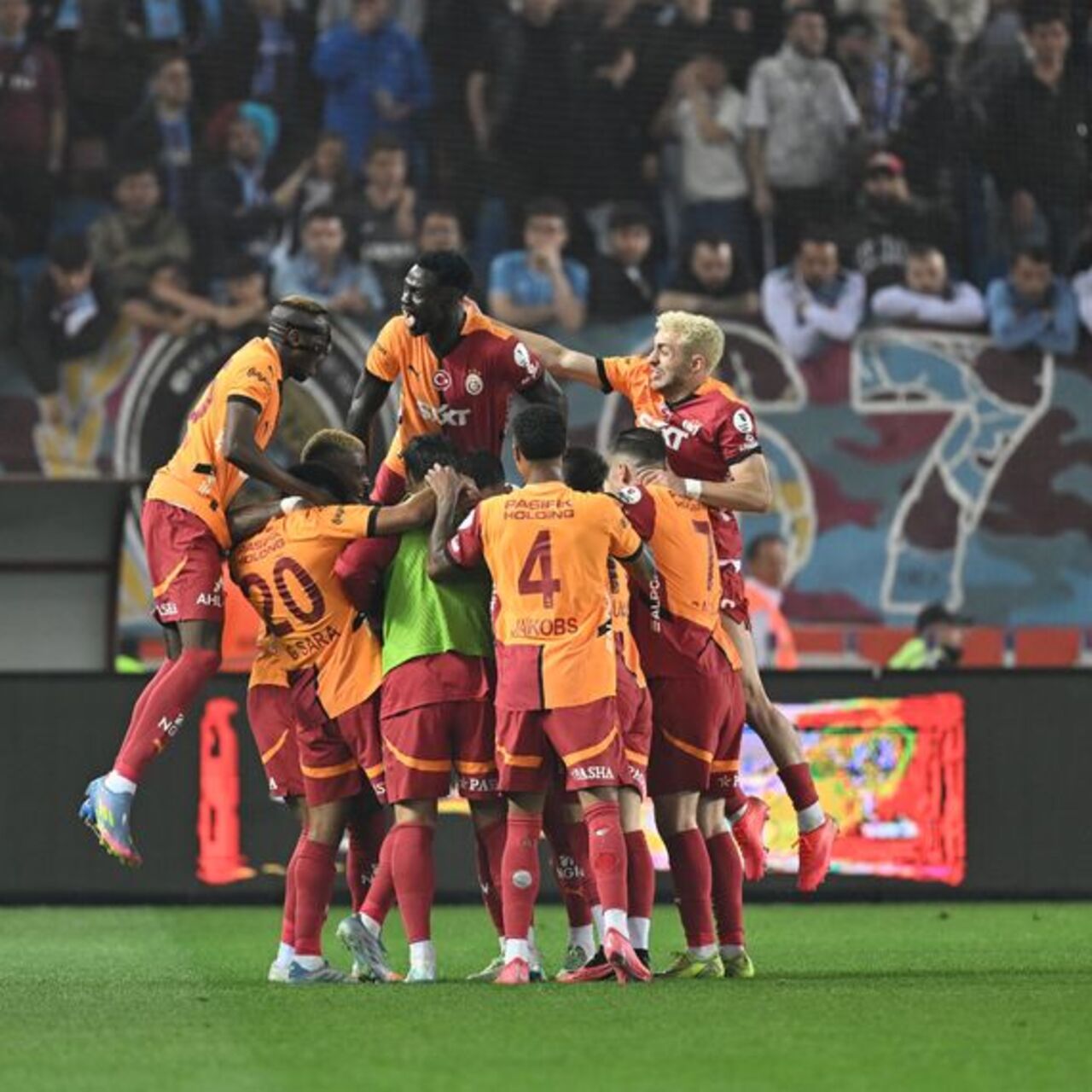 Galatasaray şampiyonluğa 1 puan uzaklıkta!