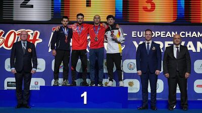 Milli karateci Özer'den altın madalya!