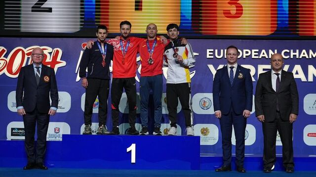 Milli karateci Özer'den altın madalya!