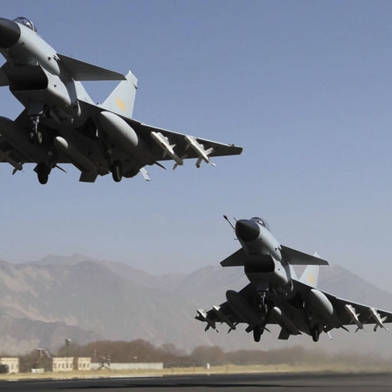 J10C 3 Rafale savaş uçağını düşürdü