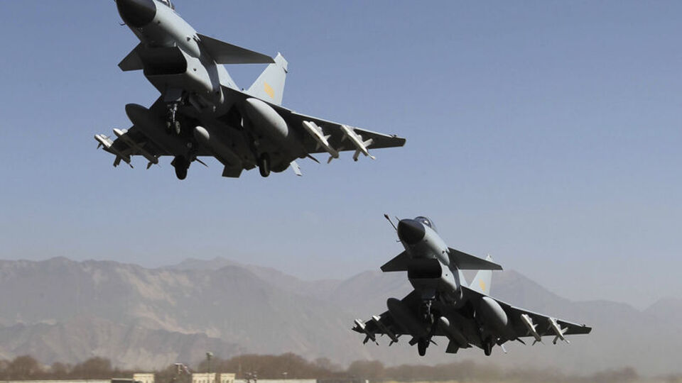 J10C 3 Rafale savaş uçağını düşürdü