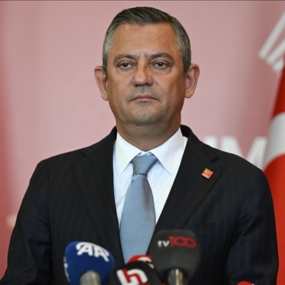Özgür Özel, 32 anneyi aradı