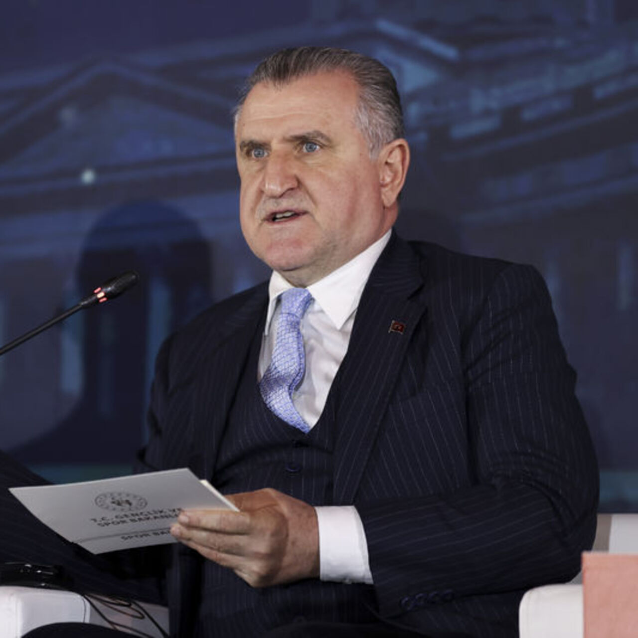 Bakan Bak’tan Beşiktaş Başkanı Adalı’ya tebrik