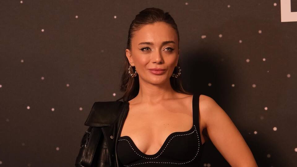 Ünlülerle veda edecek