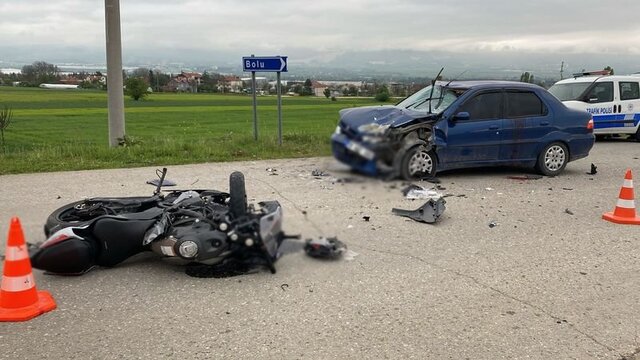 Otomobille motosiklet çarpıştı: 2'si ağır 6 yaralı