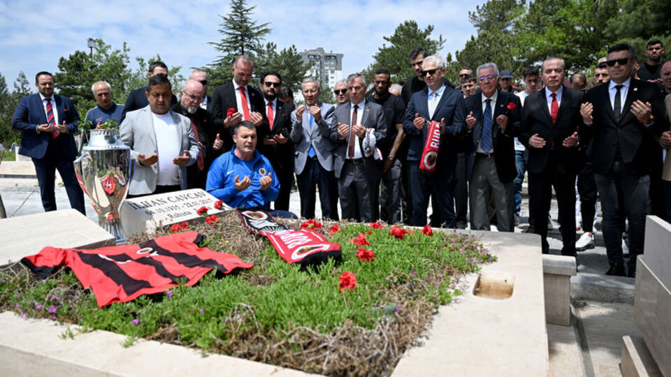 Gençlerbirliği'nden Anıtkabir ve Cavcav'ın mezarına ziyaret