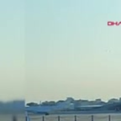 Katar Havayolları uçağının motoru havada arızalandı! Tek motorla iniş yaptı