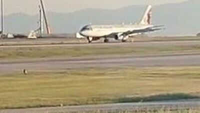 Korku dolu anlar! Uçağın motoru havada arızalandı