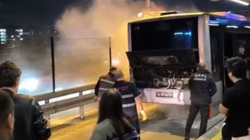 Metrobüste yangın paniği
