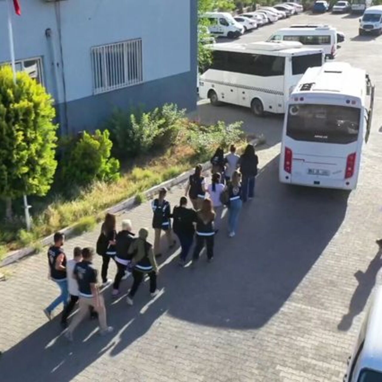 25 ilde dolandırıcılık yapmışlardı!