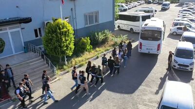 25 ilde dolandırıcılık yapmışlardı!