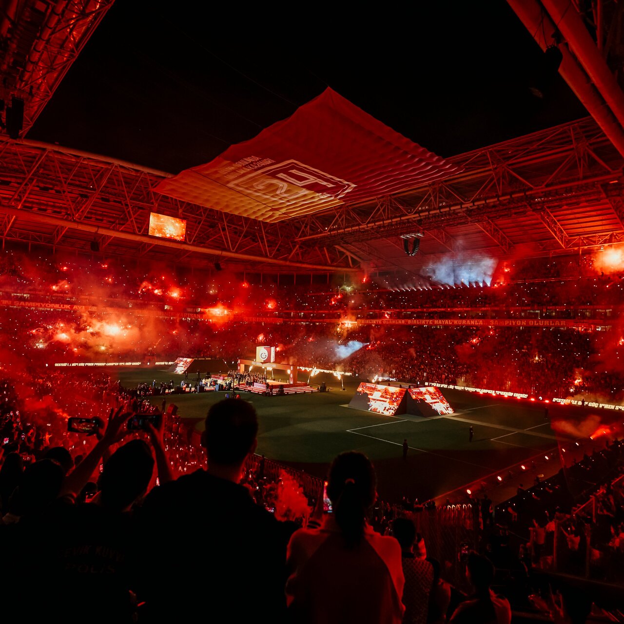 Cimbom'dan UEFA zaferinin 25. yılına özel buluşma!