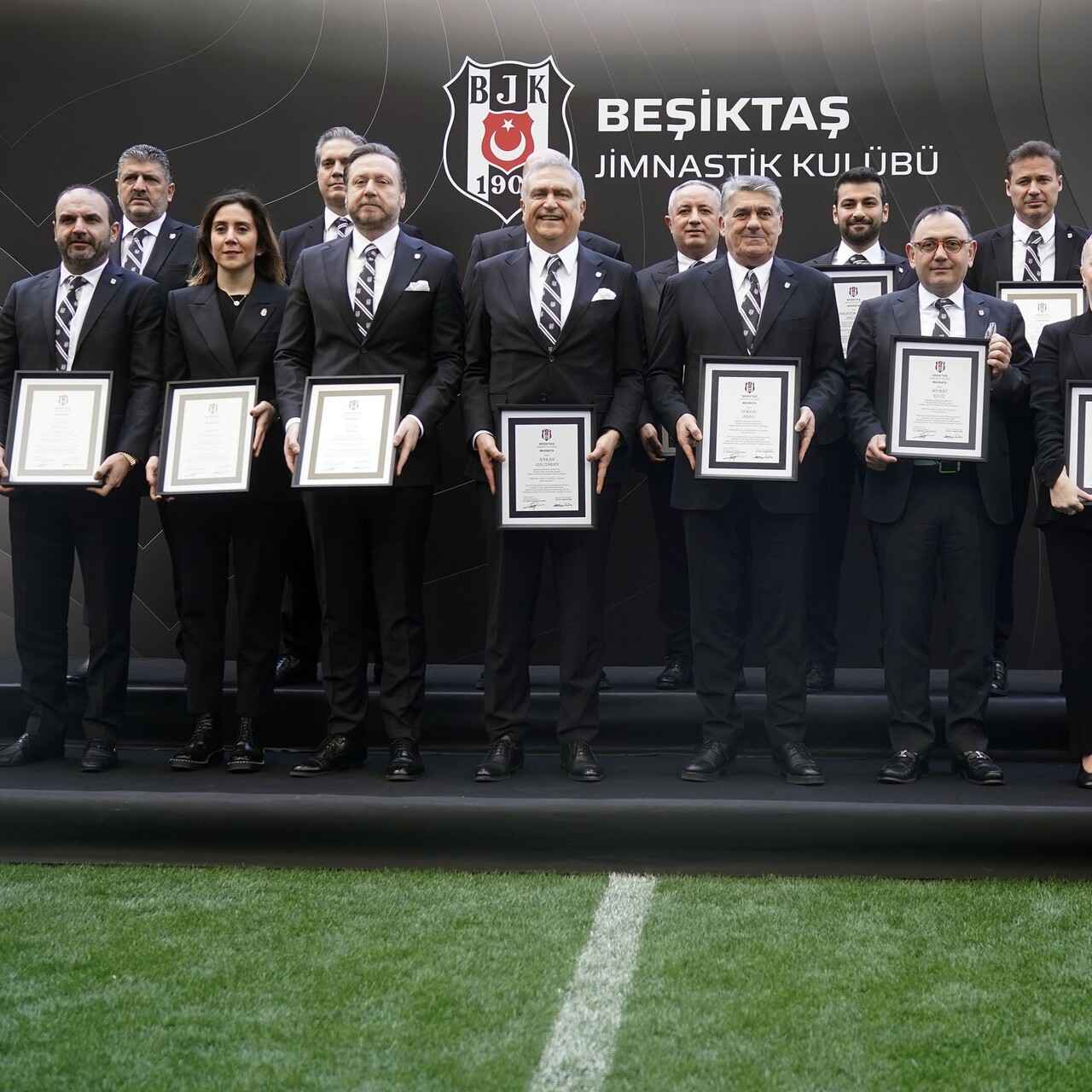 Adalı ve yönetimi, mazbatalarını aldı!
