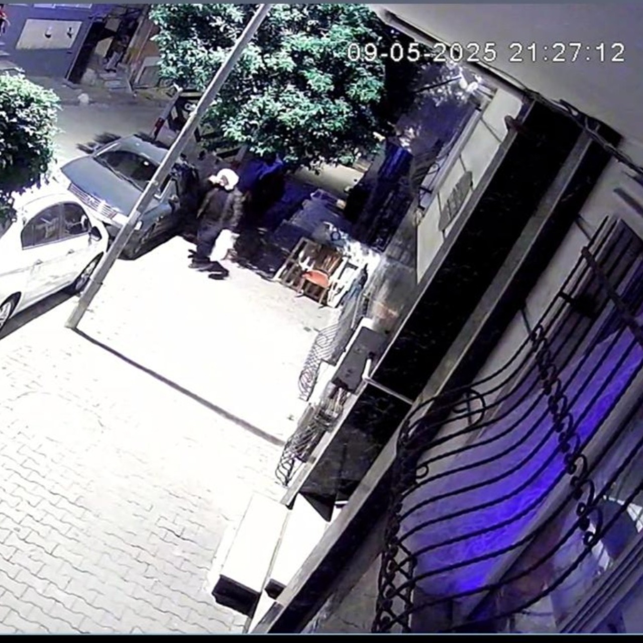 20 yıllık kocasını öldürttü