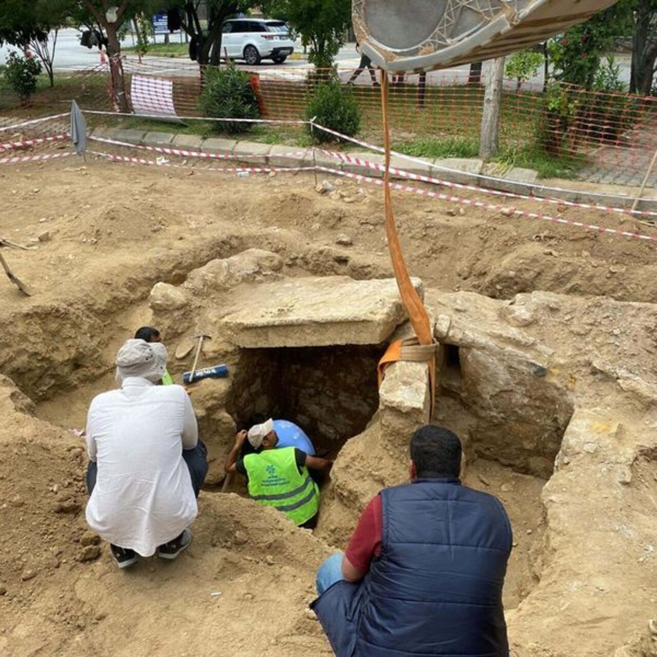 Yol çalışmasında bulundu, üzeri kapatıldı